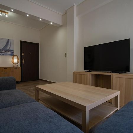 Max Blue Apartment, A Stay Like No Other Piräus Exterior foto