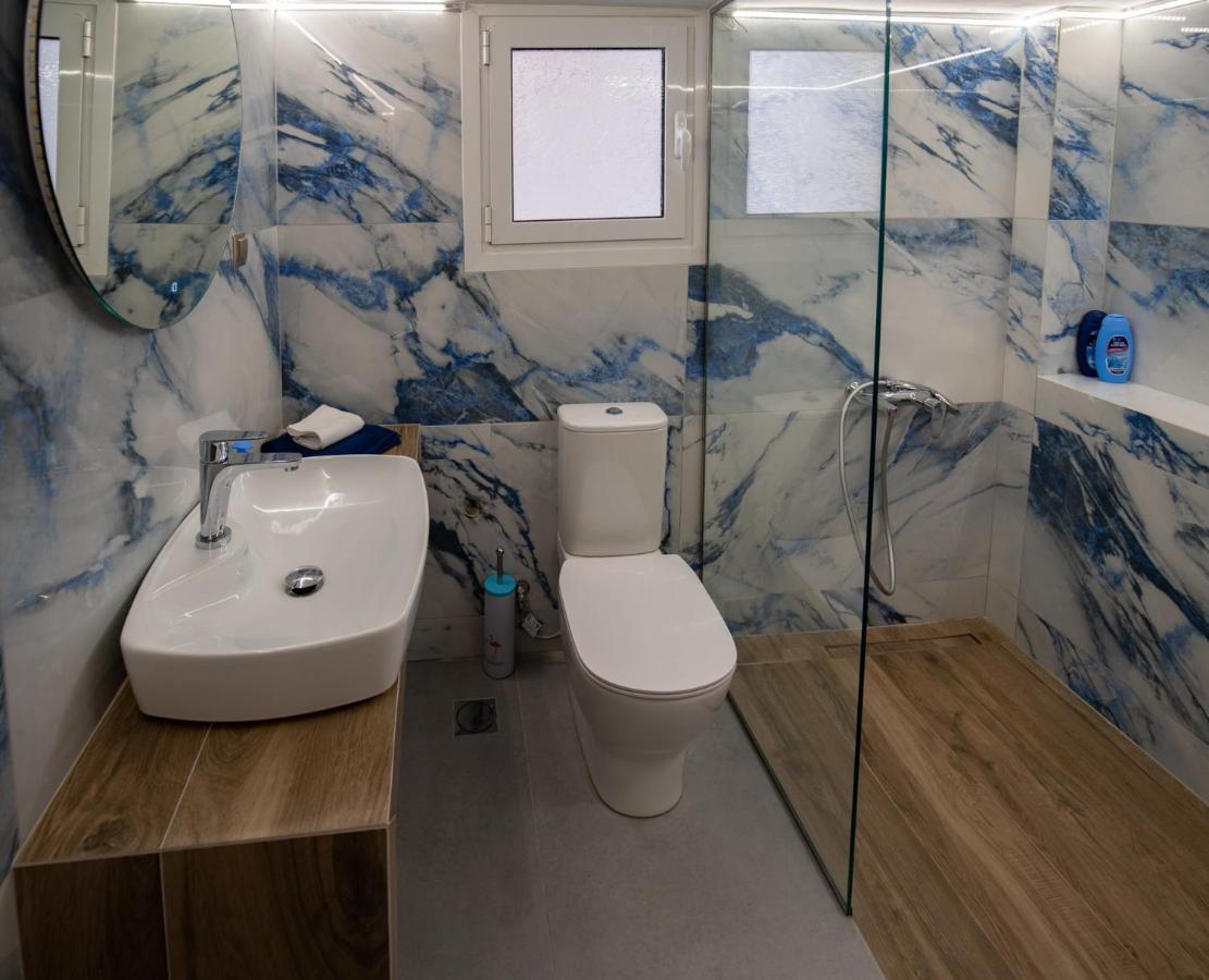 Max Blue Apartment, A Stay Like No Other Piräus Exterior foto